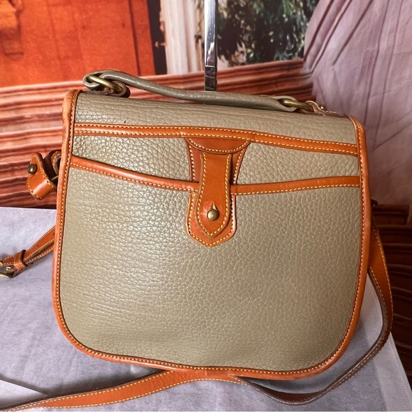 Y2K Dooney & Bourke Tan and Orange Saddle Crossbody Bag, buckle close, charm - Picture 7 of 17